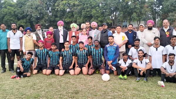 ਸ਼ਹੀਦ ਏ ਆਜ਼ਮ ਸਰਦਾਰ ਭਗਤ ਫੁੱਟਬਾਲ ਟੂਰਨਾਮੈਂਟ ਦੇ ਤੀਸਰੇ ਦਿਨ 'ਚ ਮੈਂਬਰ ਪਾਰਲੀਮੈਂਟ ਤਿਵਾੜੀ ਅਤੇ ਸਾਬਕਾ ਕੈਬਨਿਟ ਮੰਤਰੀ ਗੁਰਜੀਤ ਸਿੰਘ ਰਾਣਾ ਕੀਤੀ ਸ਼ਿਰਕਤ